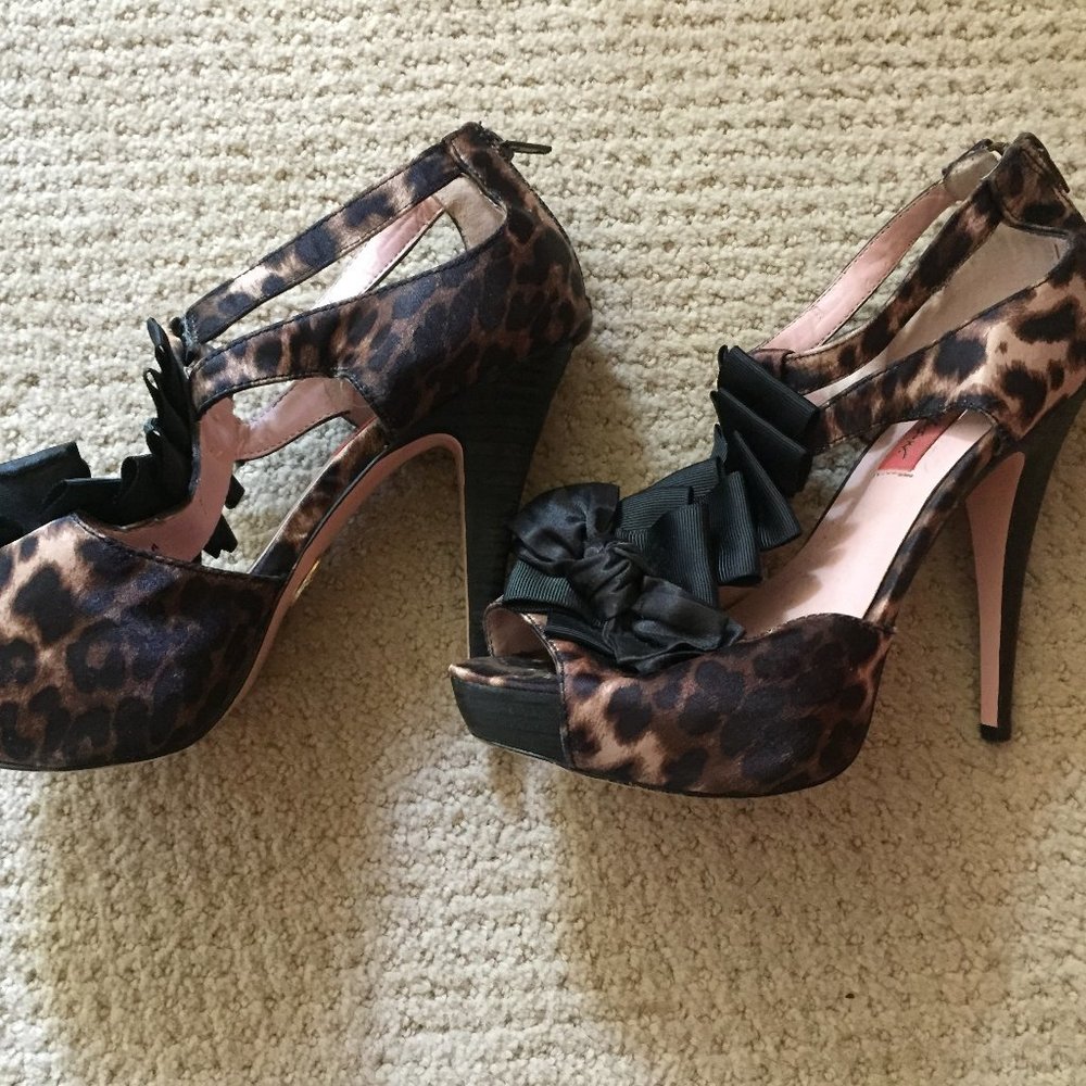 Betsey Johnson Brown Black Leopard Print Satin Stiletto Heels 7.5